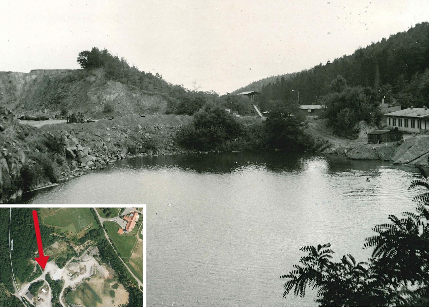Kamenolom v roce 1975, s jezerem u hlavní budovy